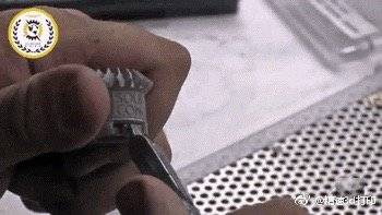 金属3D产品去除支撑.jpg